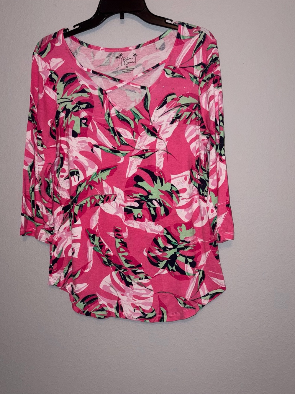 Palm Grove Tropical Rhinestone Chest  3/4 Sleeve Top Size M